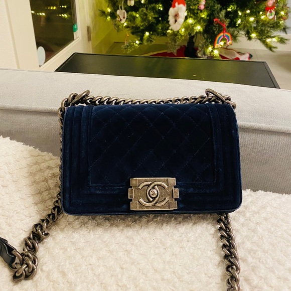 ⭐️SOLD⭐️Chanel Boy Flap Bag Quilted Velvet Small - Picture 5 of 15